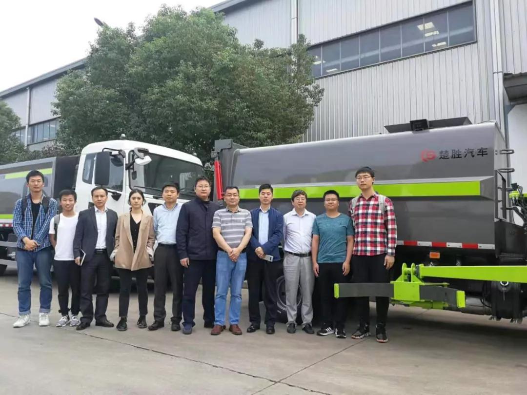 驚艷！“智能機械臂”自裝卸式垃圾車震撼問世